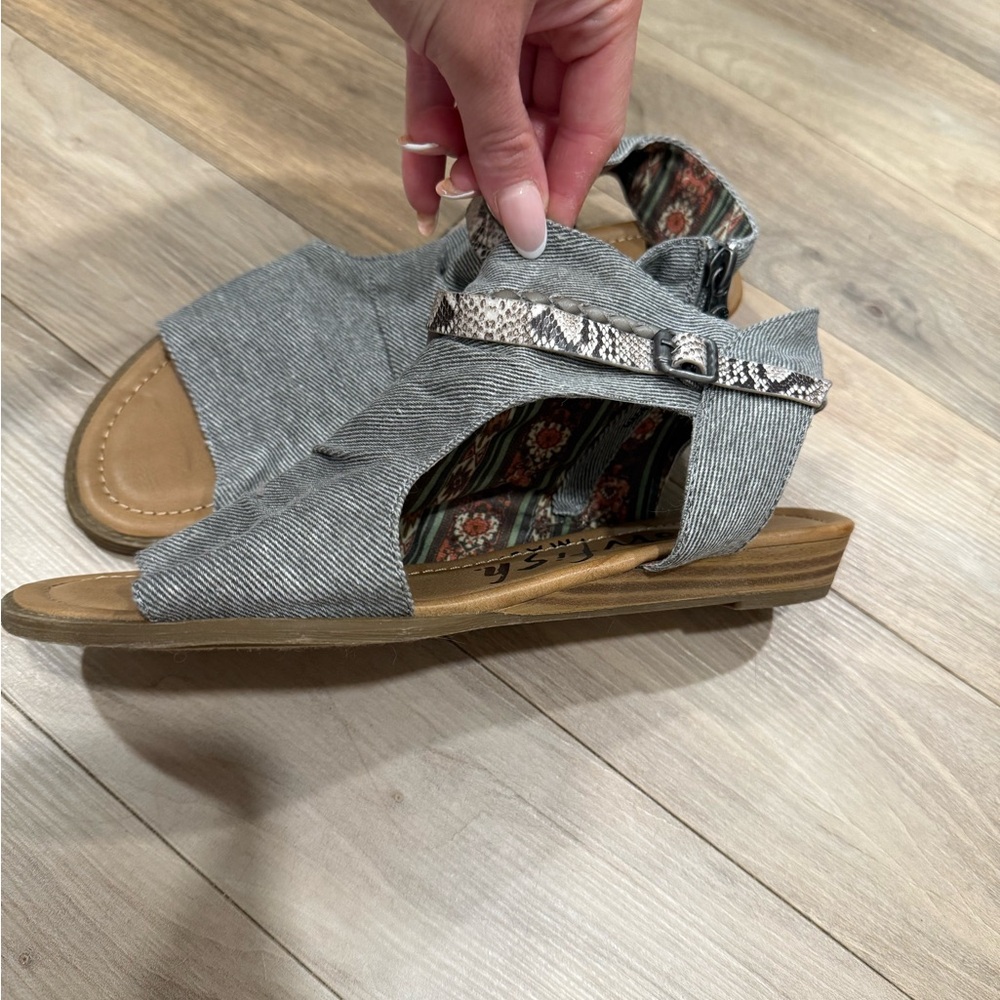 Stylish Gray Sandals with Snake Print Accent